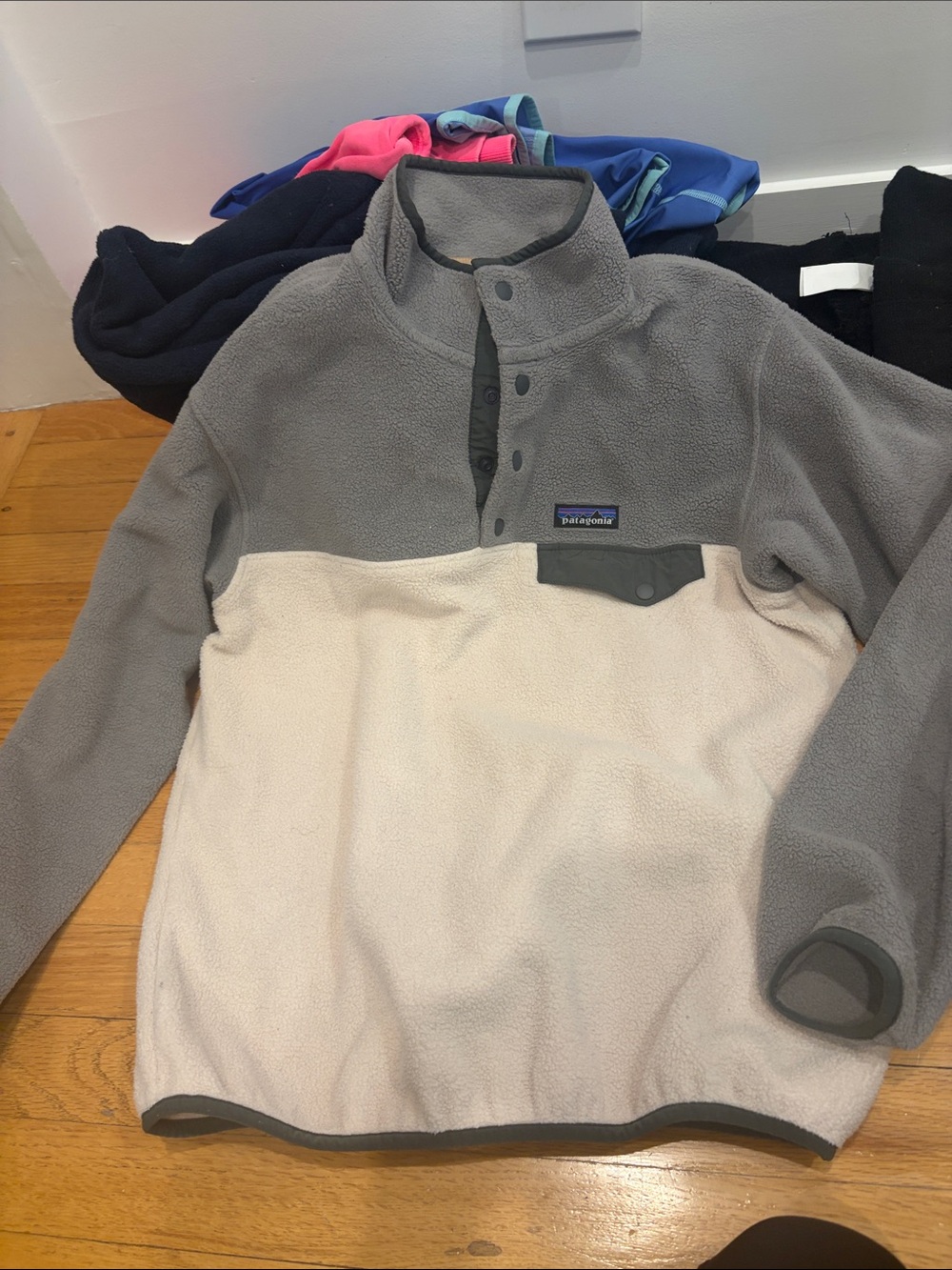 Patagonia Men’s Gray and Cream Zip-Up Synchilla Fleece Pullover